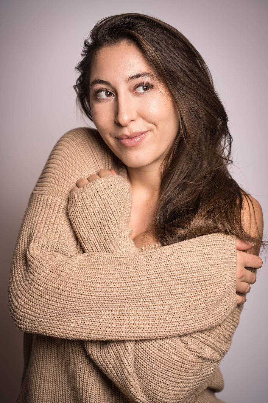 Studioporträt im Strickpullover