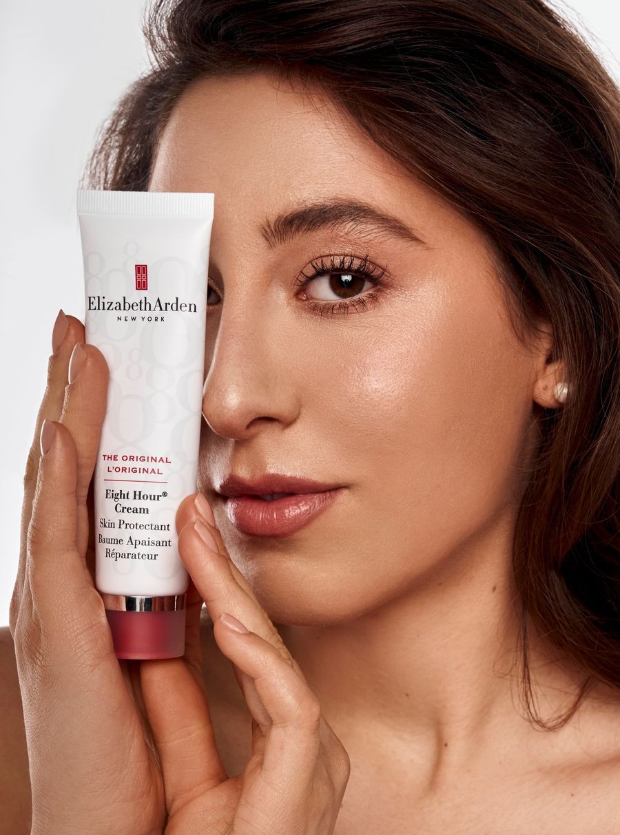 Beauty-Close-up mit Creme-Tube